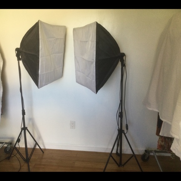 SOLD. Professional Photography Softbox Lighting Kit - Picture 8 of 12